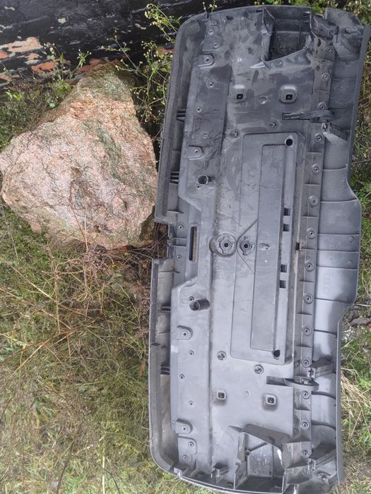 Продам обшивку на задню ляду універсал Audi A6 C6