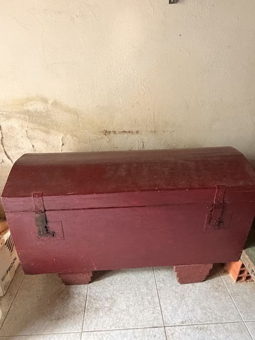 Arca antiga pada restaurar