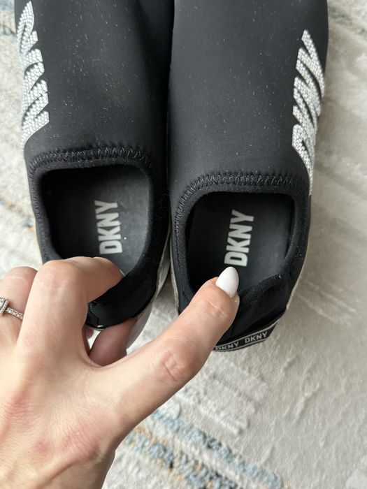 Кросівки жіночі DKNY