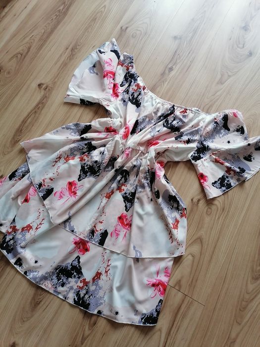 Elegancka sukienka hiszpanka kwiaty wesele komunia 48 50