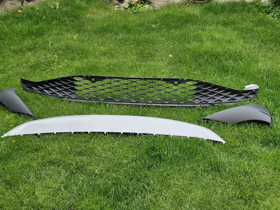 Накладка на передній бампер VW ID.4  код 11G807532