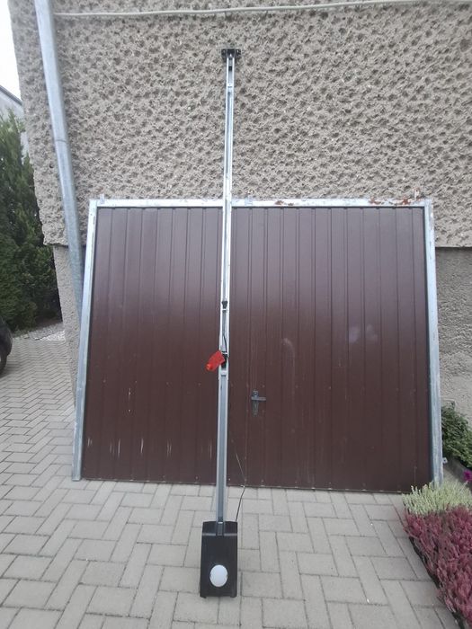 Brama garażowa z napędem