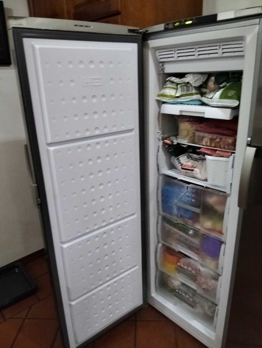 Arca congeladora vertical Teka Inox
