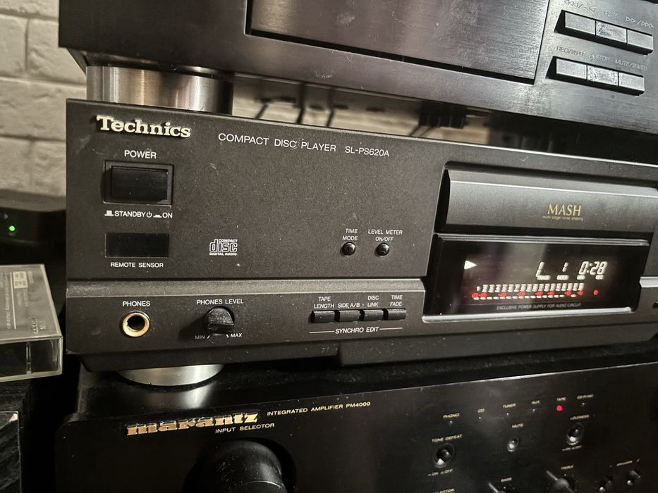 odtwarzacz CD Technics SL  PS 620A z pilotem