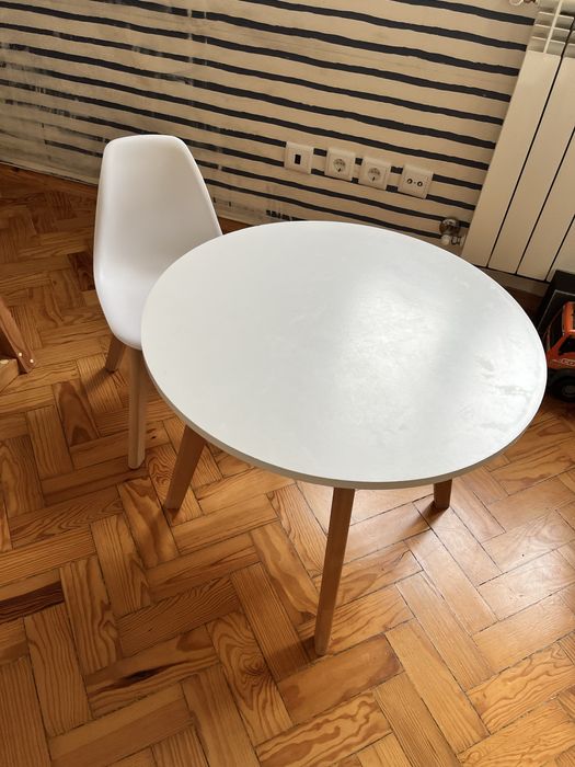 Mesa e cadeira para criança