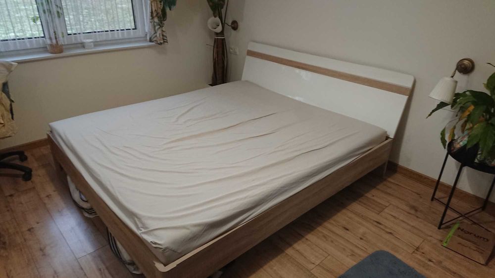 Łóżko 180x200 z materacem