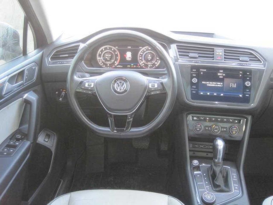 Volkswagen  Tiguan SEL      2019