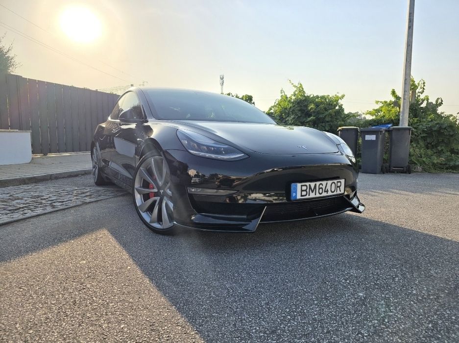 Lip tesla model 3
