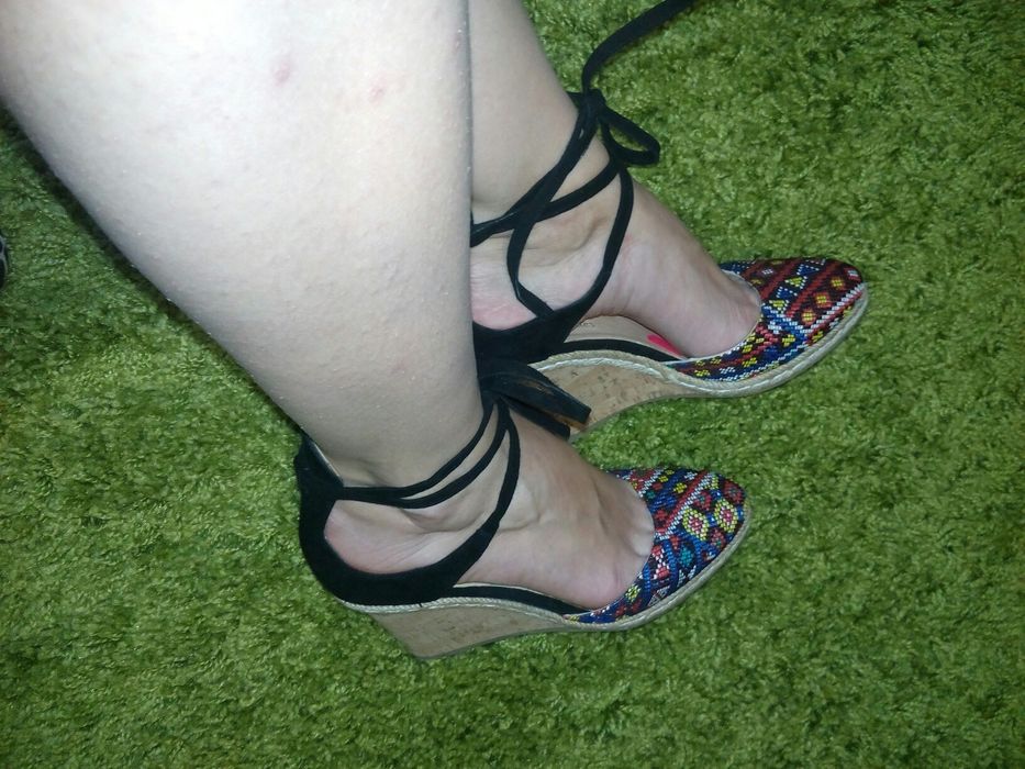 Женские босоножки