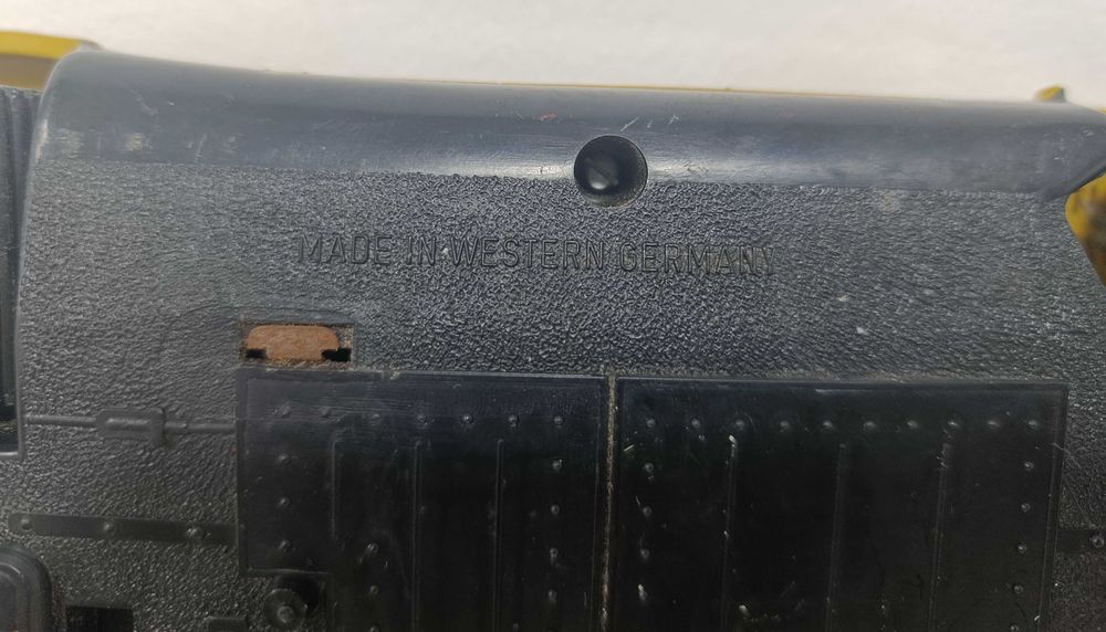 Carro Porsche 917 marca Gama comando por cabo