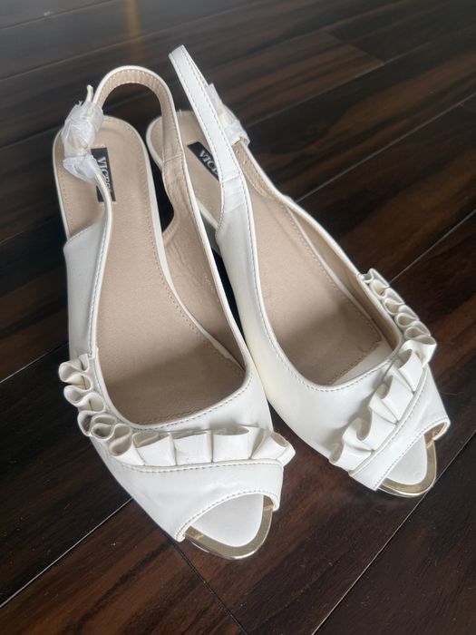 Nowe sandały na koturnie VICES