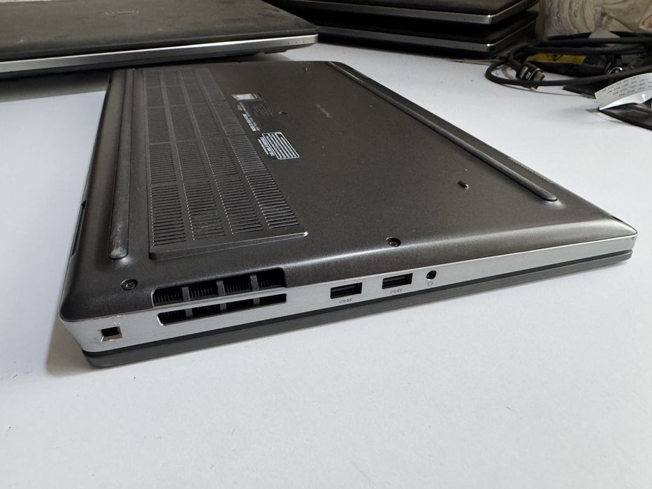 Dell Precision 7540 / 15.6"FHD IPS  i7-9850H/16GB/256GB SSD/Intel UHD