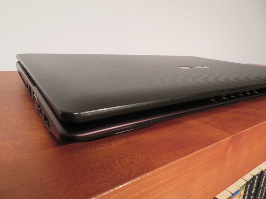ASUS Laptop Computer427553626187386884