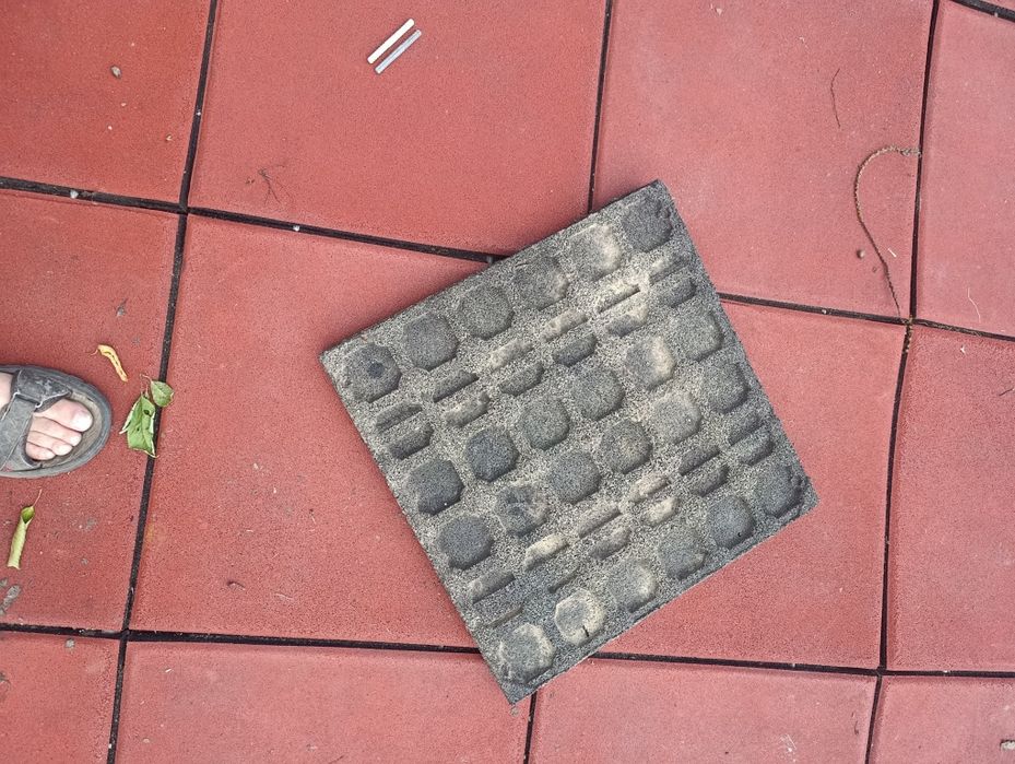 Płyty gumowe pod plac zabaw, basen