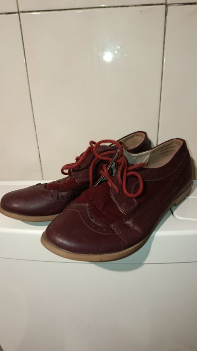 Casacos e calçado de mulher