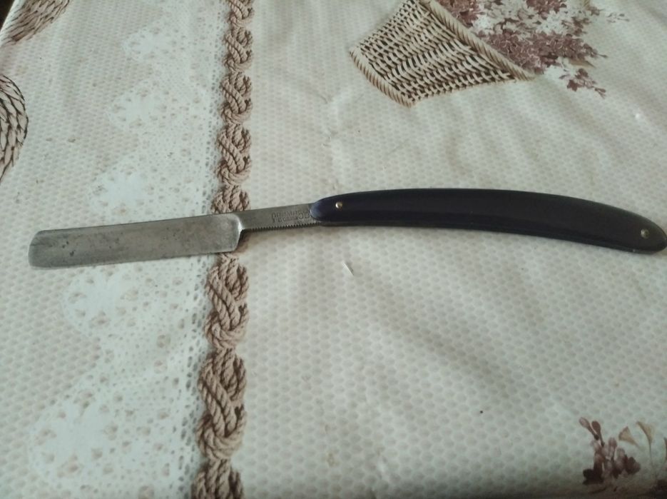 Продам дві старі опасні бритви і ручну машинку стару