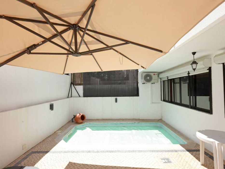 Vendo Moradia V4 em Vale de Milhaços - Corroios