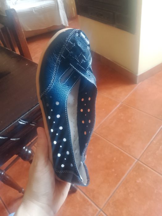 Vendo sapatos de senhora, azuis número 37, novos.