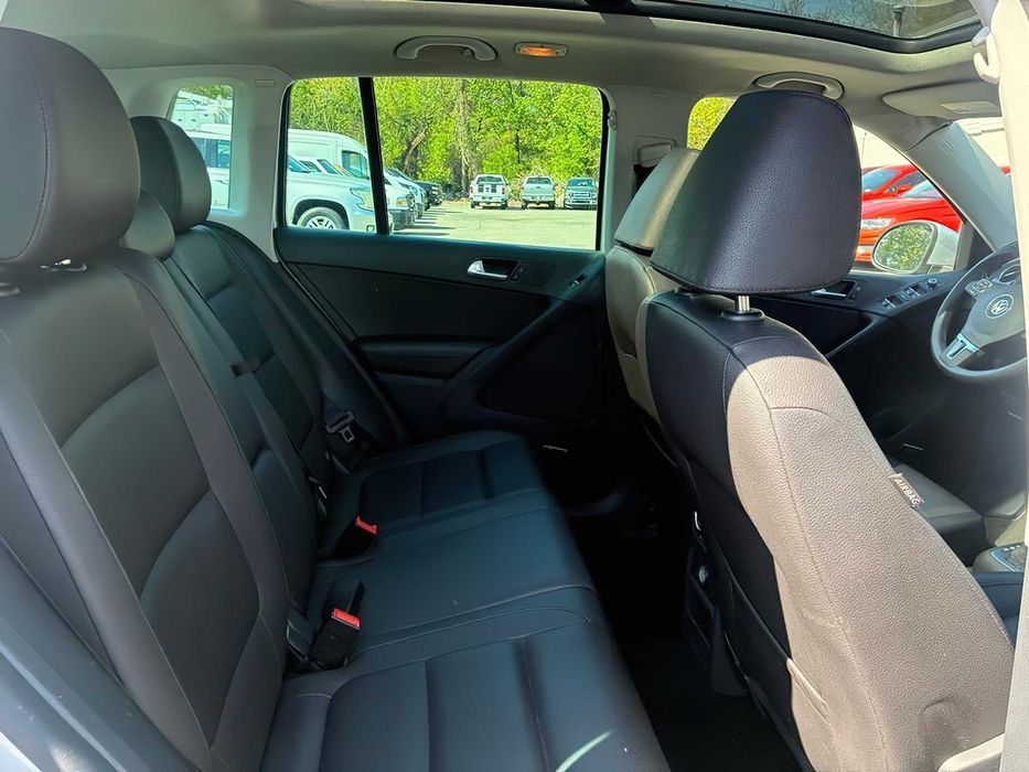 Volkswagen Tiguan Sport      2015