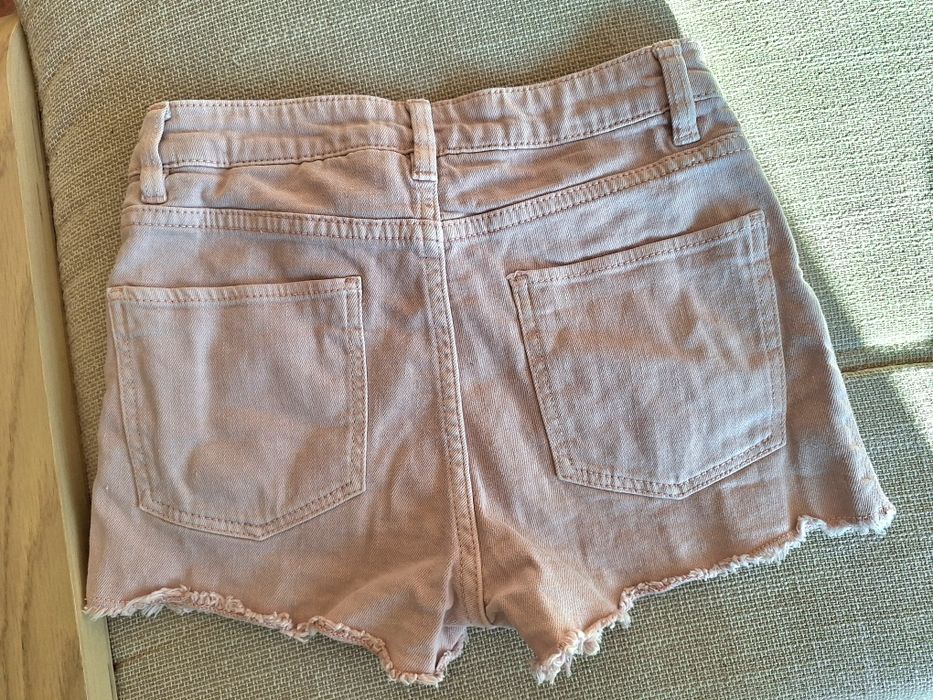 Krótkie spodenki r. 140