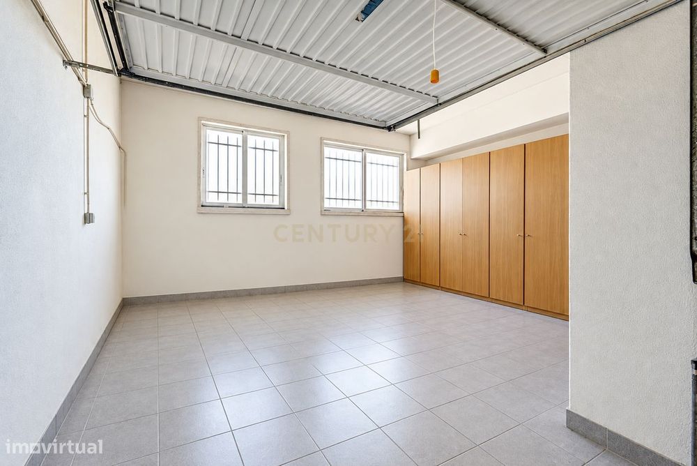 T1 de 120m² remodelado | 2 Terraços | 2 Boxes | Carcavelos