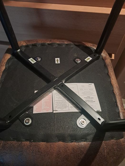 Krzesła cztery sztuki