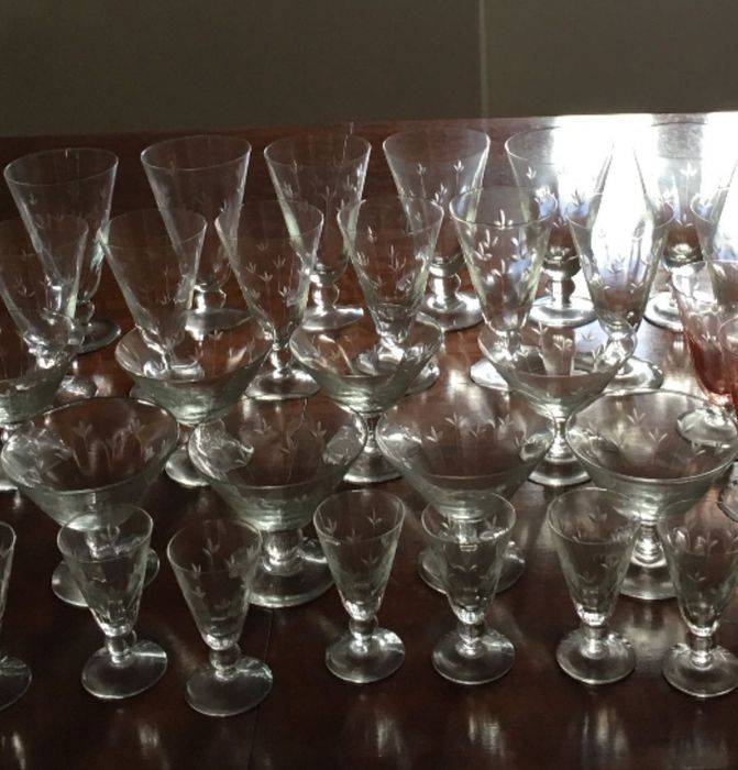 Serviço de vidros lapidado-antigo