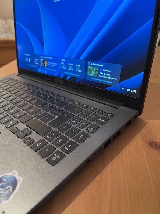MSI Modern 15,6. windows 11 Home