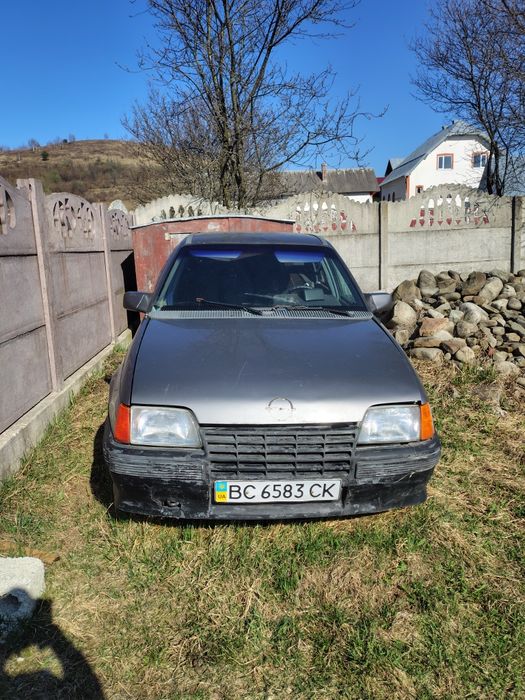 Продам Опель кадет цілий або на запчастини