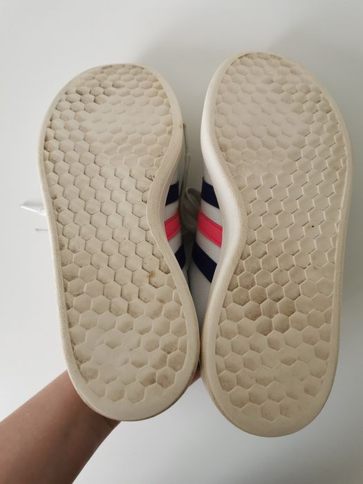 Białe buty Adidas Grand Court Energy