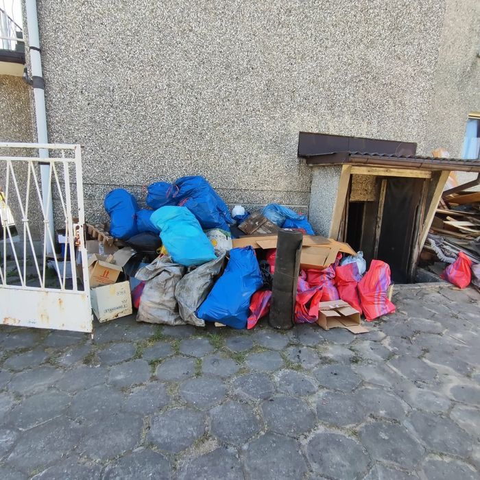 Wywóz Gabarytów mebli gruzu z mieszkań piwnic Strychów Garaży działek