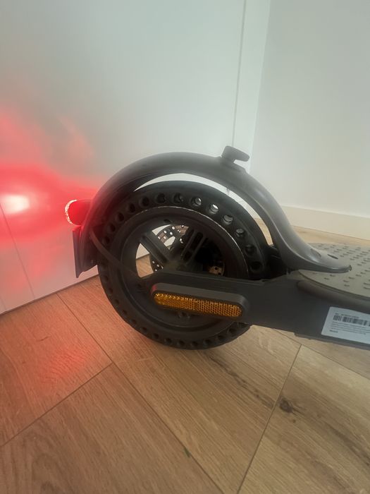 Trotinete Elétrica Xiaomi Mi Electric Scooter Essential