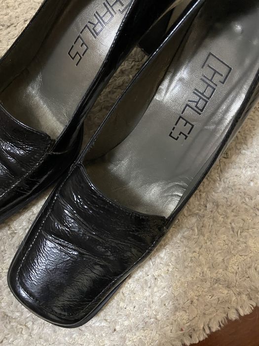 Sapatos de salto Charles