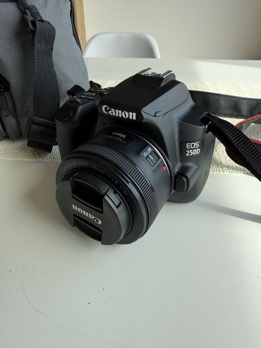 Canon EOS 250D + Canon EF 50mm