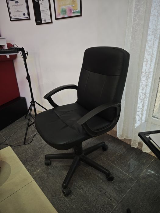 Манікюрний стіл з витяжкою,крісло,лампа,підлокітник  Франківськ