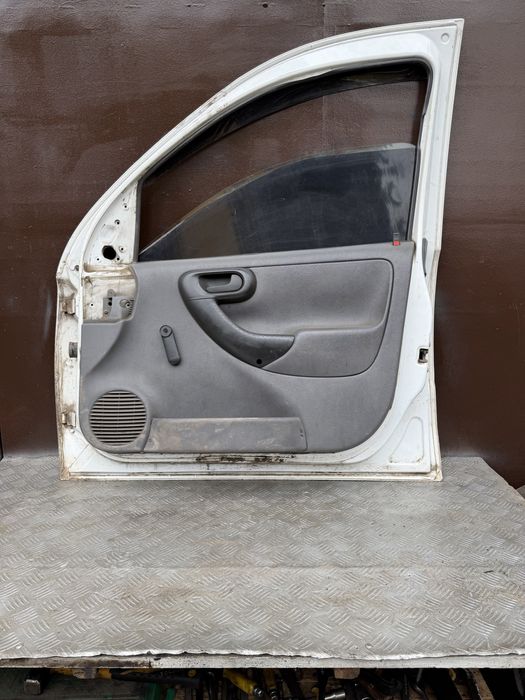 Дверь правая Опель комбо с год 2003 opel combo c