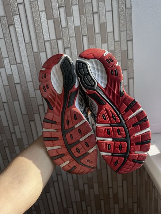 кросівки Asics; 39,5 розмір