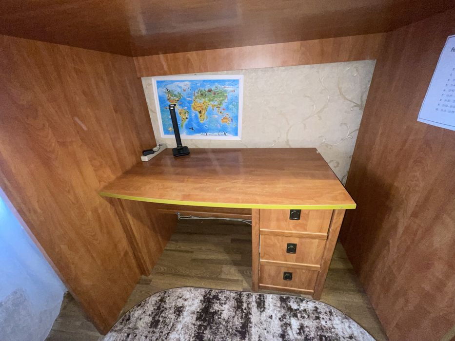 Прадам ліжко та шафа.