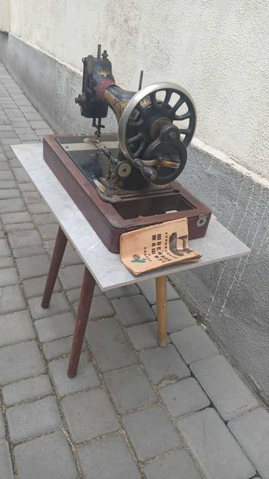 Продам антикварную швейную машинку Зингер 1937г. выпуска,  под реставрацию
