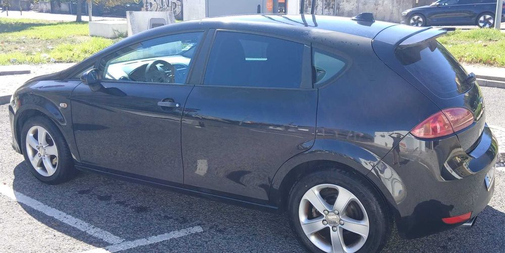 Carro Seat Leon 2008 5 portas preto a diesel 1.9 TDI