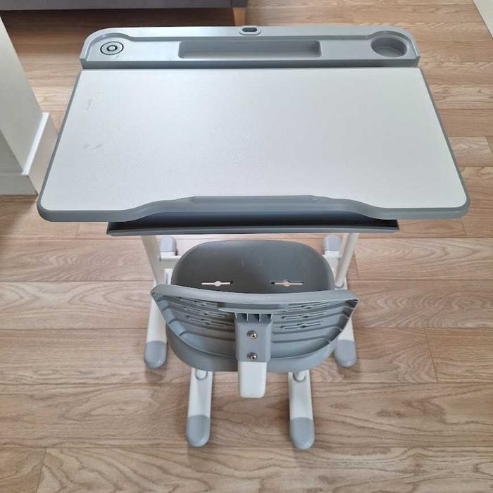 Biurko z krzesełkiem, regulowane, ergonomiczne