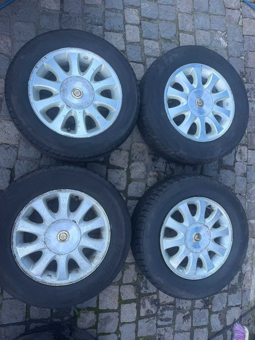 4 Jantes com Pneus 215/65/R16 Chrysler