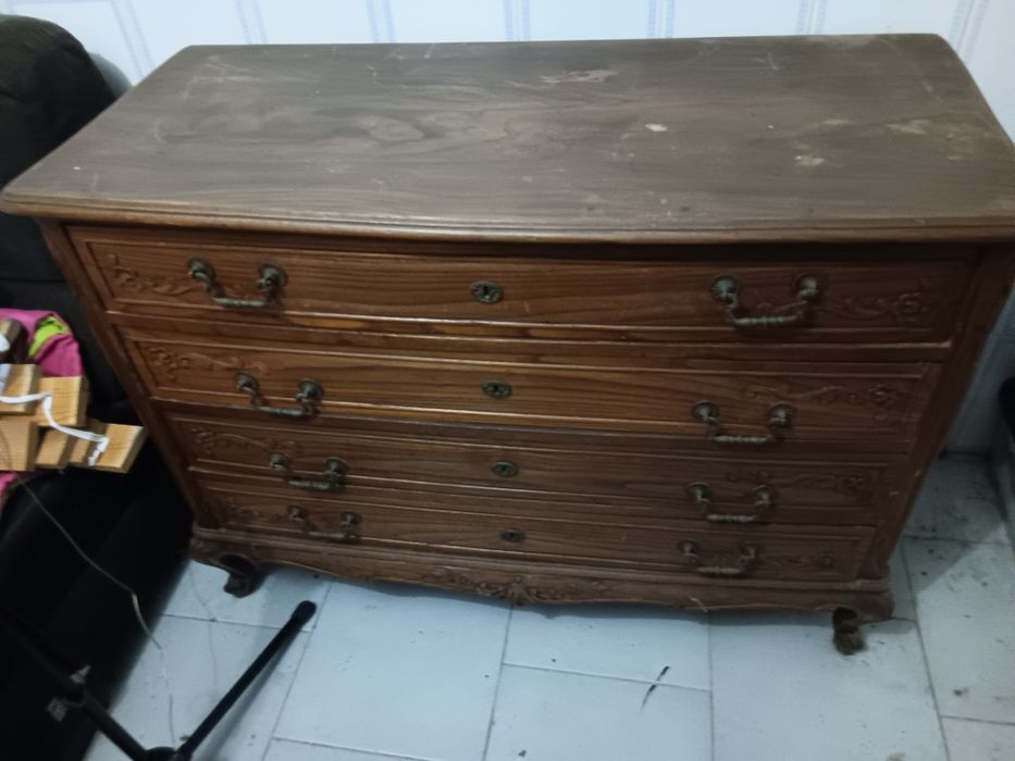 Cómoda com gavetas