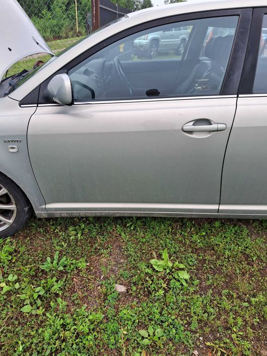 Toyota avensis t25 6t1 drzwi przednie lewe przod