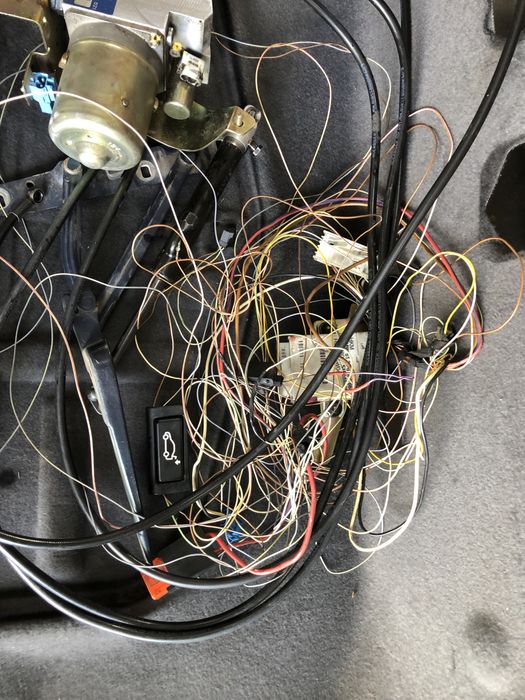 Повний комплект гідробагажника  BMW e 38.39.