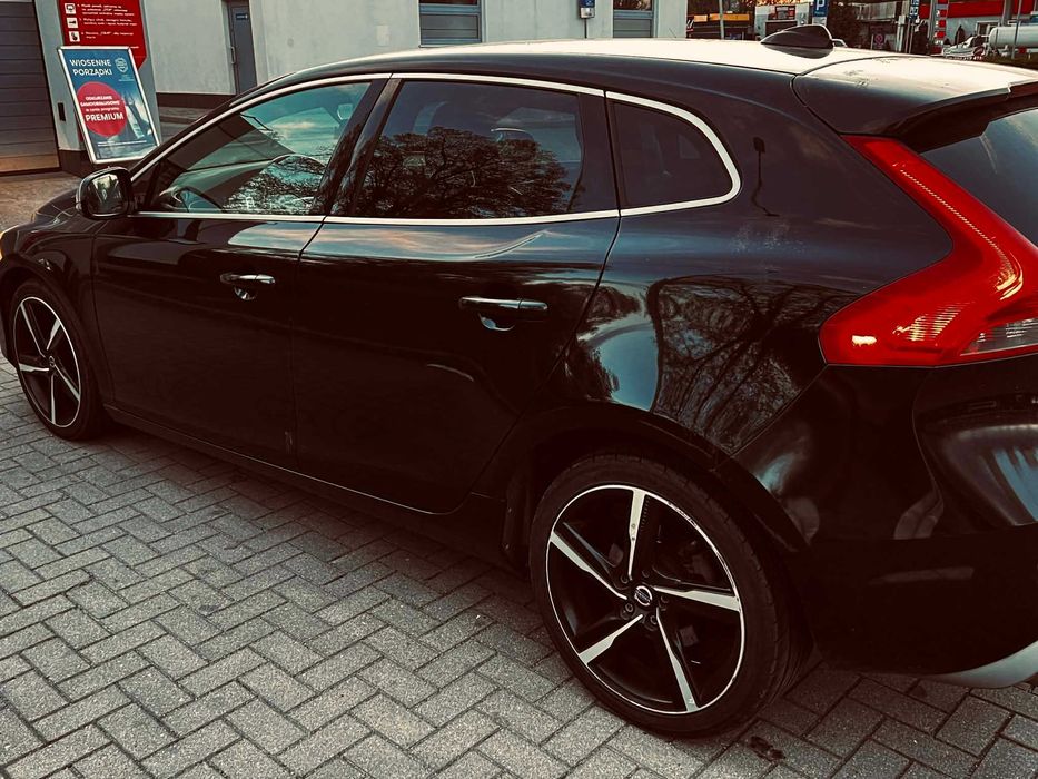 volvo r design v40