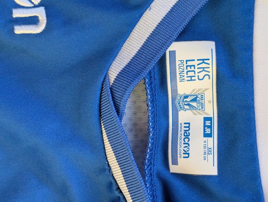 strój piłkarski firmy Macron Lech Poznań dla dziecka