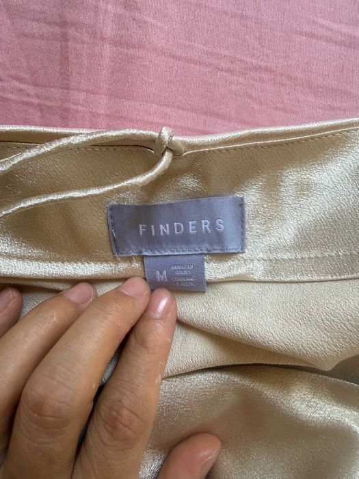 Top acetinado champagne Finders Tamanho M Finders champagne satin top