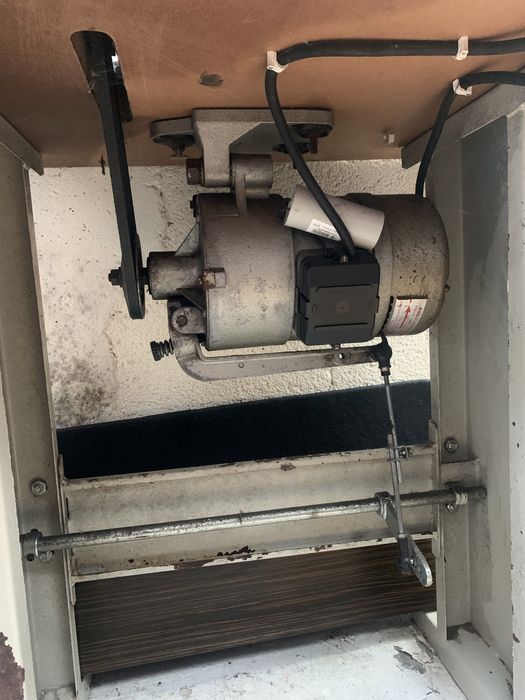 Máquina de costura inglesa 3 agulhas Juki
