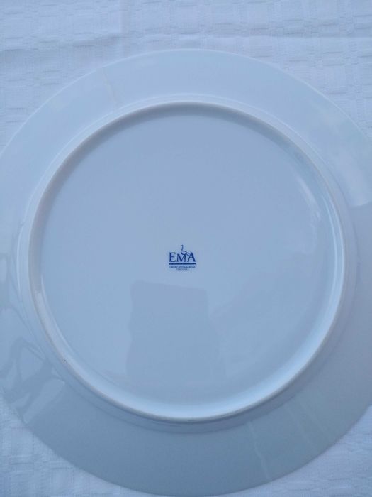 Prato de Porcelana Ema